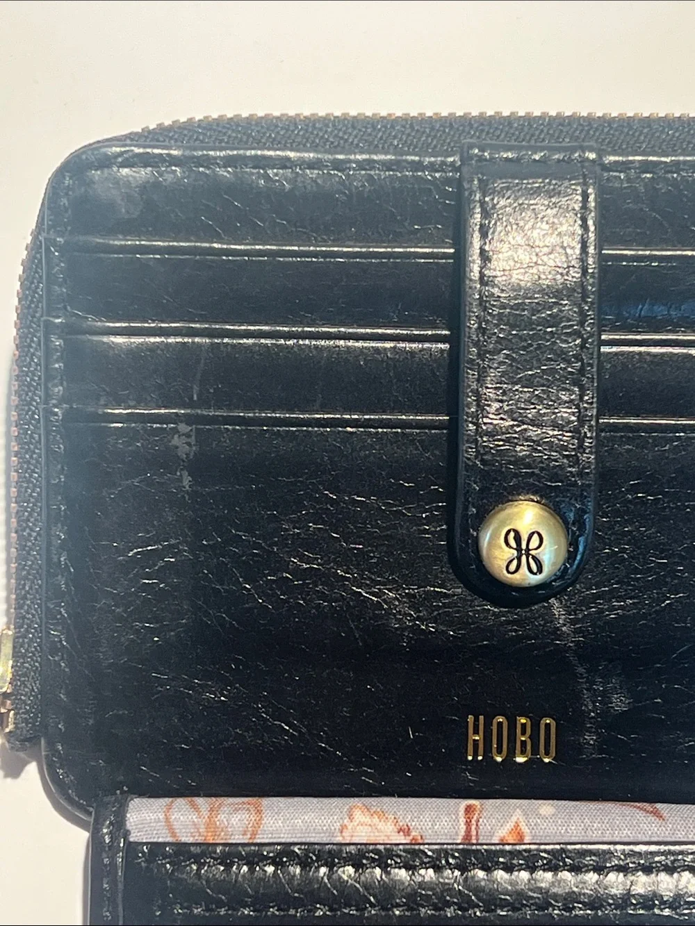 HOBO compact leather